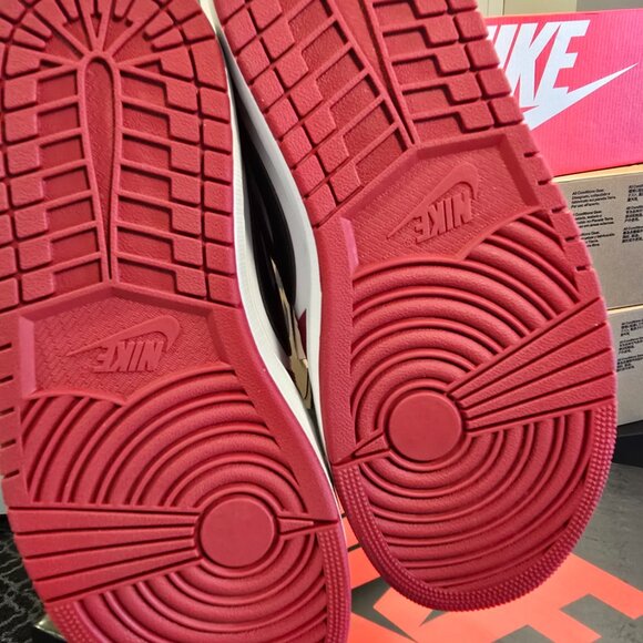 Nike Air Jordan 1 Low OG Chicago 2025 Red White Black HQ6998-600 Men’s Sz 10 NEW - Picture 8 of 14